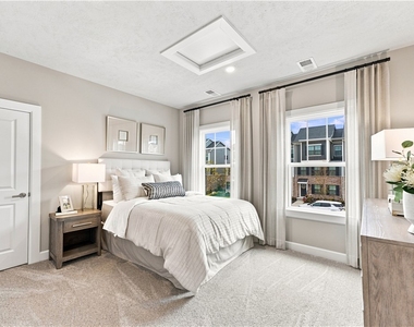 110 Hollow Oak Dr - Photo Thumbnail 32