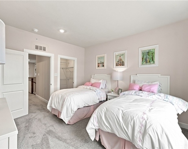110 Hollow Oak Dr - Photo Thumbnail 38