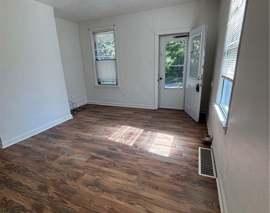 4930 Glenwood Ave - Photo Thumbnail 2