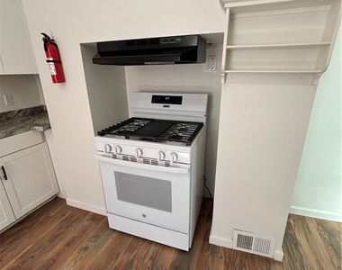 4930 Glenwood Ave - Photo Thumbnail 6