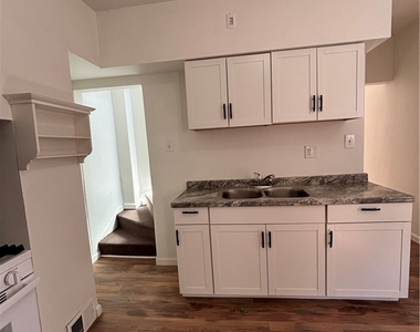 4930 Glenwood Ave - Photo Thumbnail 5