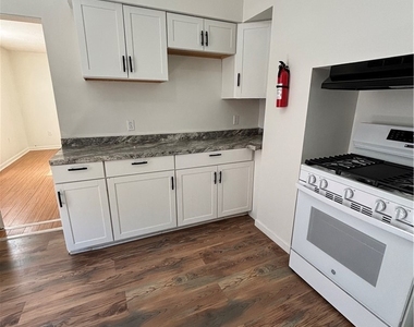 4930 Glenwood Ave - Photo Thumbnail 7