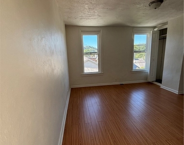 4930 Glenwood Ave - Photo Thumbnail 12