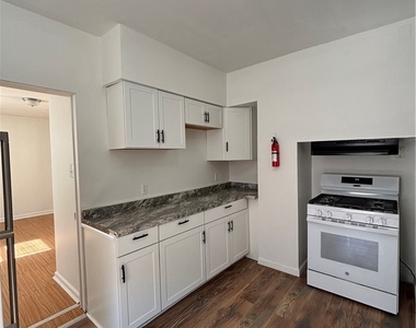 4930 Glenwood Ave - Photo Thumbnail 3