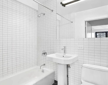 222 East 39th Street - Photo Thumbnail 1
