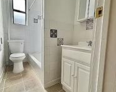 558 Parkside Avenue - Photo Thumbnail 4
