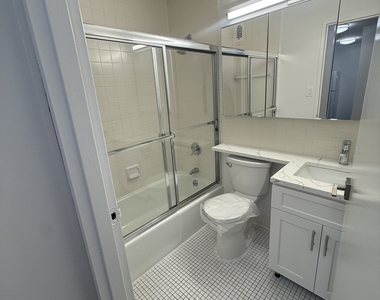 400 East 71st Street - Photo Thumbnail 3