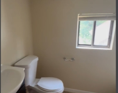 1805 Monroe Street - Photo Thumbnail 5