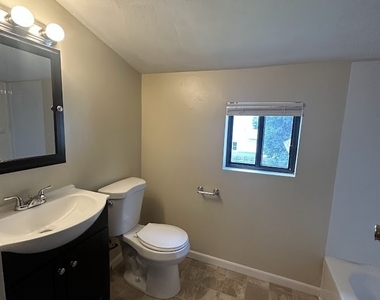1805 Monroe Street - Photo Thumbnail 4
