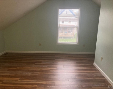 313 High Street - Photo Thumbnail 9