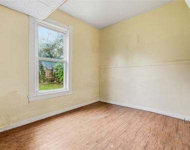 217 Grand Avenue - Photo Thumbnail 8