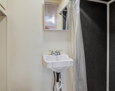 217 Grand Avenue - Photo Thumbnail 16