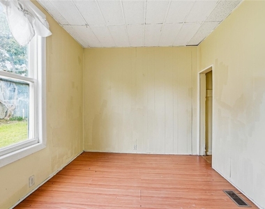 217 Grand Avenue - Photo Thumbnail 7