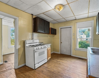 217 Grand Avenue - Photo Thumbnail 12