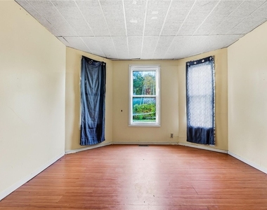 217 Grand Avenue - Photo Thumbnail 5