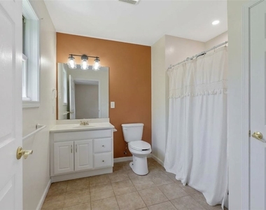 31 Franklin Avenue - Photo Thumbnail 13