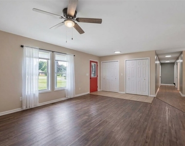 31 Franklin Avenue - Photo Thumbnail 5