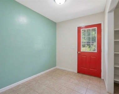 31 Franklin Avenue - Photo Thumbnail 8