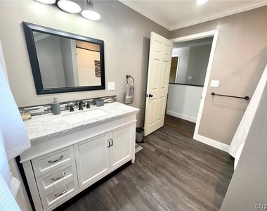 18 Washington Street - Photo Thumbnail 3