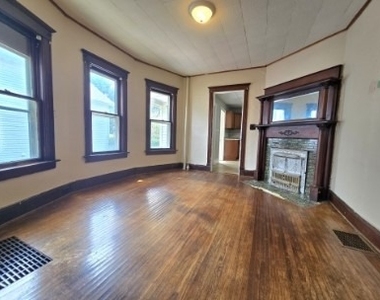 255 West North Street - Photo Thumbnail 1