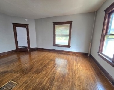 255 West North Street - Photo Thumbnail 2