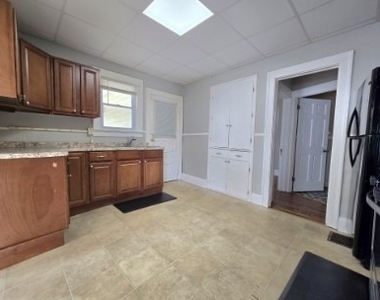 255 West North Street - Photo Thumbnail 6