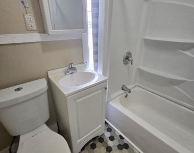 255 West North Street - Photo Thumbnail 9