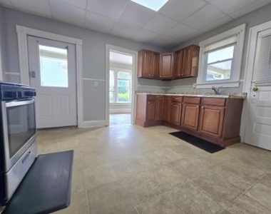 255 West North Street - Photo Thumbnail 7