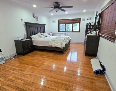 8218 Pershing Avenue - Photo Thumbnail 4