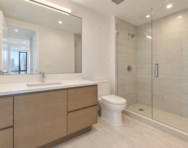 250 West 50th Street - Photo Thumbnail 2