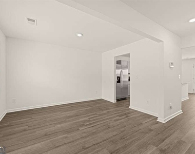 206 Coastal Drive - Photo Thumbnail 5