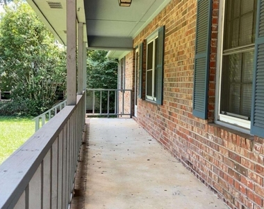 387 N Richardson Street - Photo Thumbnail 2