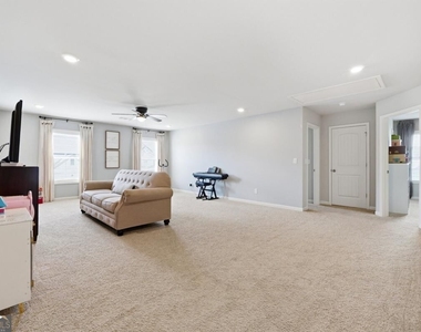 121 Treeline Trail - Photo Thumbnail 15