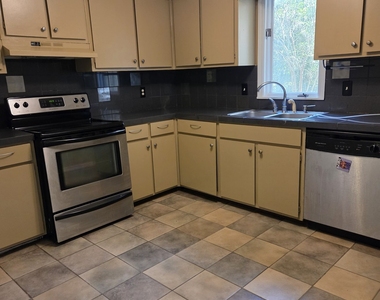 112 Greenbriar Trail - Photo Thumbnail 3
