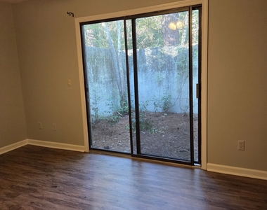 112 Greenbriar Trail - Photo Thumbnail 4