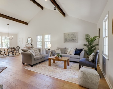 315 Davis Street - Photo Thumbnail 2