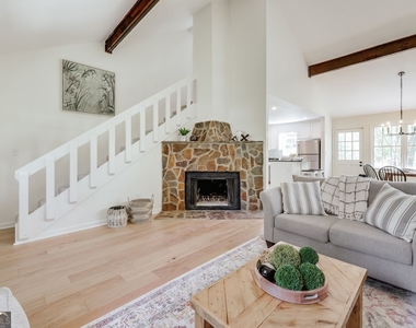 315 Davis Street - Photo Thumbnail 5