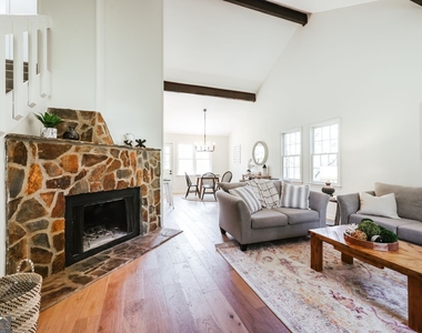 315 Davis Street - Photo Thumbnail 6