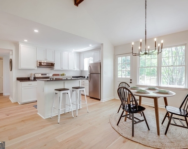 315 Davis Street - Photo Thumbnail 10