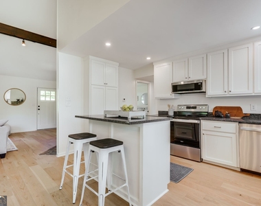 315 Davis Street - Photo Thumbnail 9