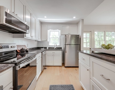 315 Davis Street - Photo Thumbnail 7