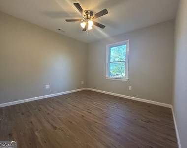 116 Holly Street Se - Photo Thumbnail 3