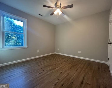 116 Holly Street Se - Photo Thumbnail 4