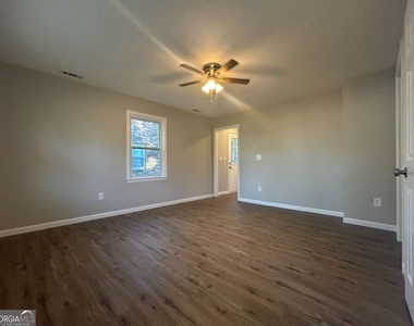 116 Holly Street Se - Photo Thumbnail 1