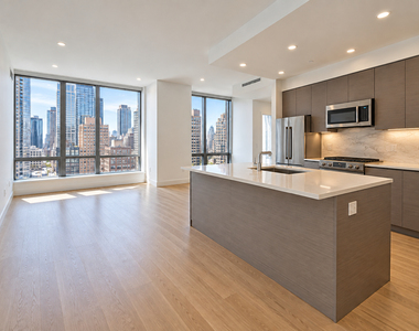 303 East 83rd Street - Photo Thumbnail 4