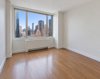 555 10th Avenue - Photo Thumbnail 3