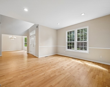 4 Revere Dr - Photo Thumbnail 2