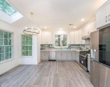 268 Patriot Hill Drive - Photo Thumbnail 5