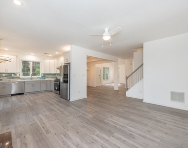 268 Patriot Hill Drive - Photo Thumbnail 4
