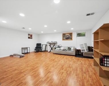 662 Marshall Rd - Photo Thumbnail 23